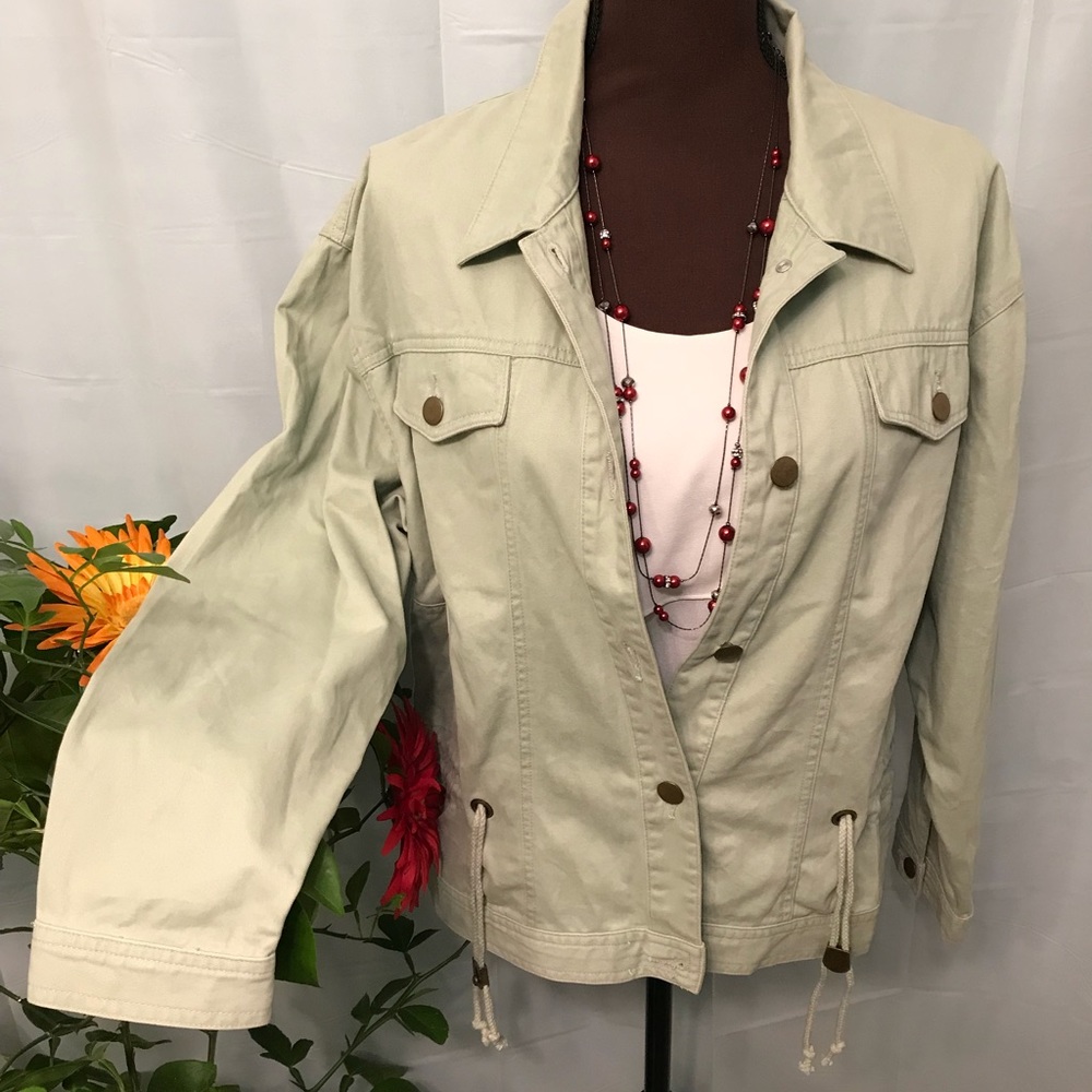 Petite sophisticate lightweight jacket.